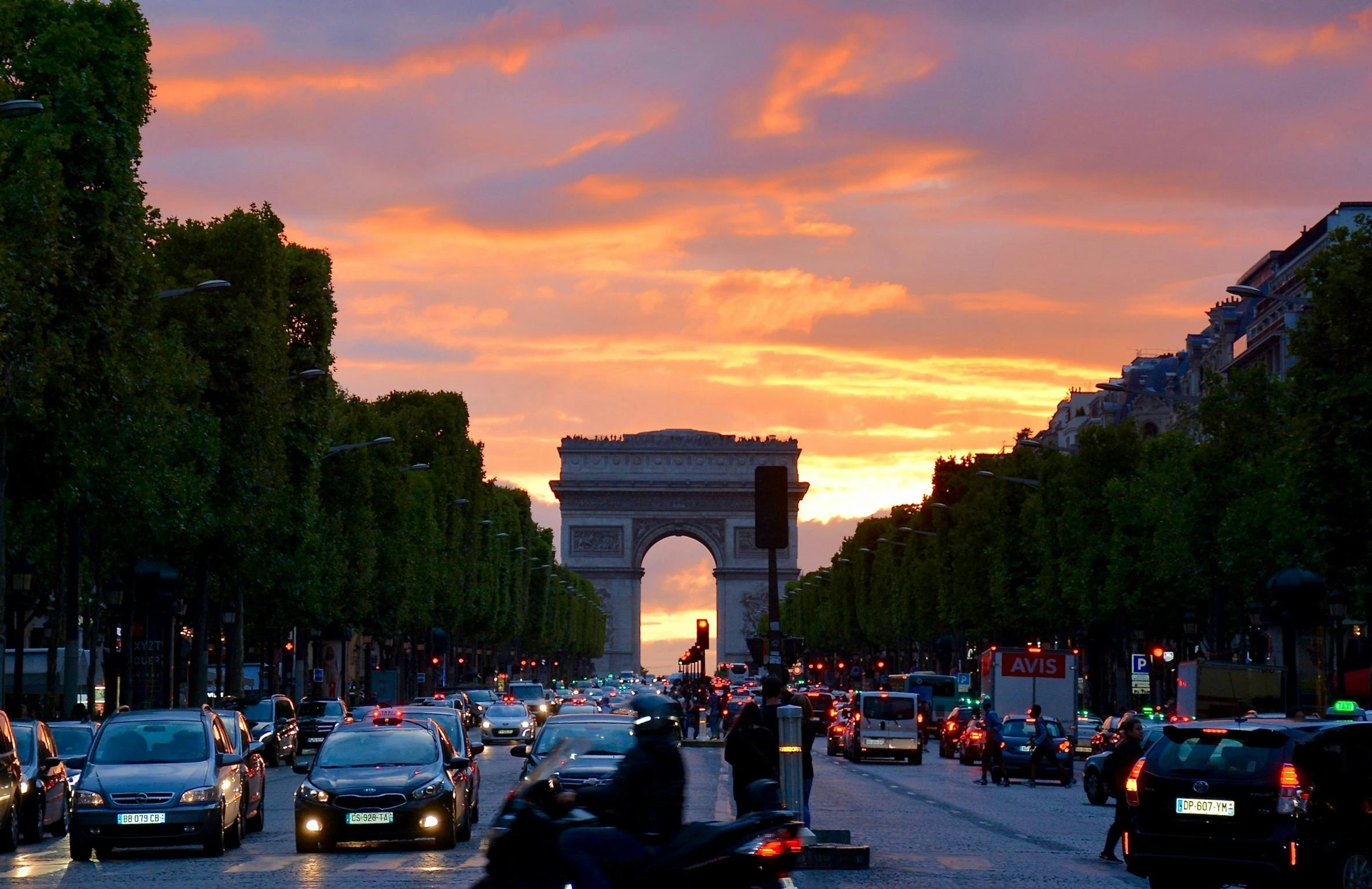 Setting Up Your Business in France: GEOS Guide for Global Expansion