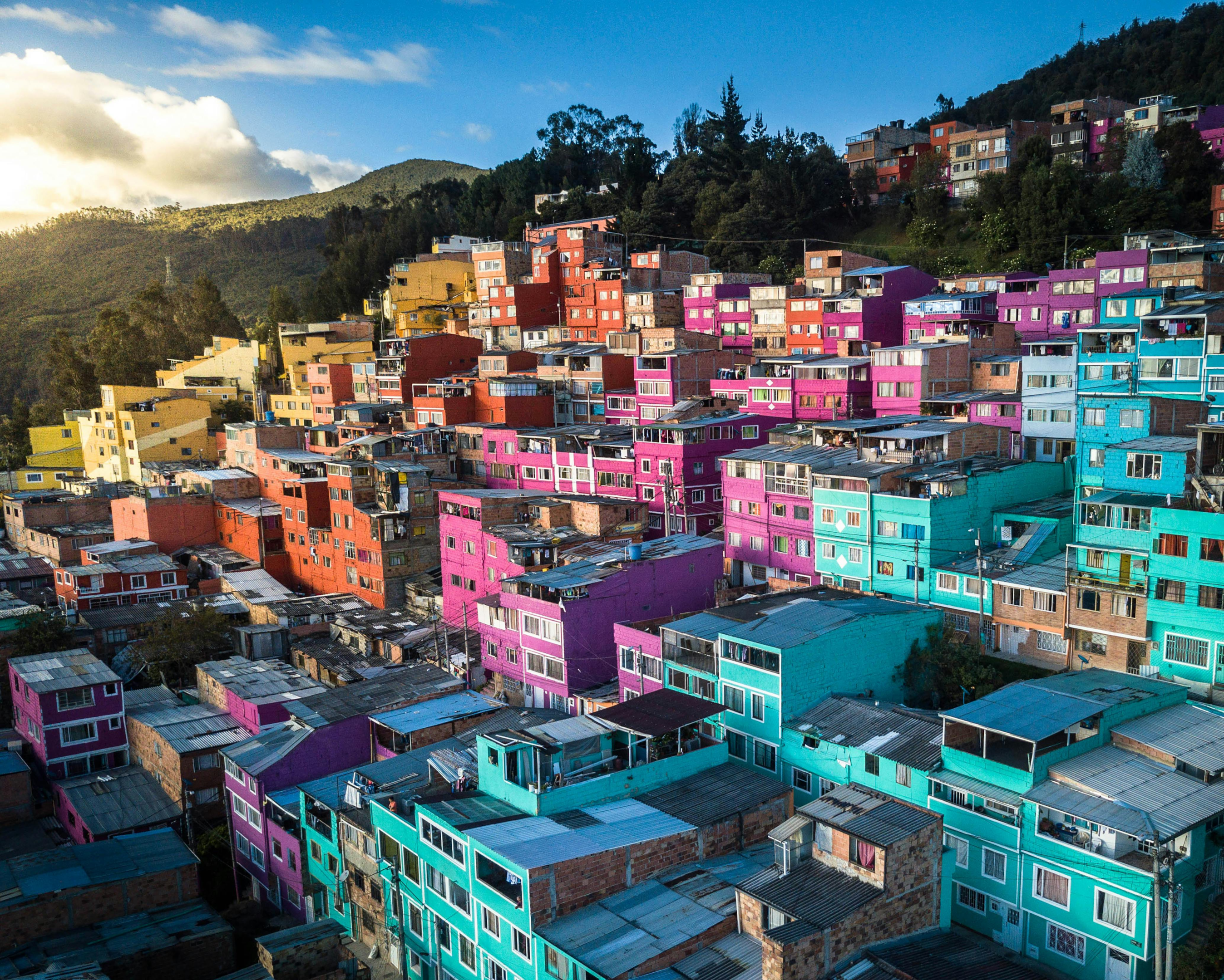Managing a legal entity in Colombia involves a comprehensive understanding of its structure, operations, and compliance requirements. Depending on the type of business entity, management responsibilities can fall on owners, directors, or officers.