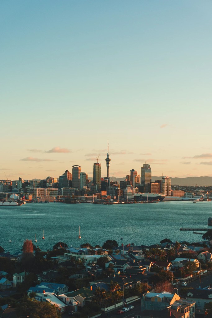 New Zealand offers a stable and innovative market with a great quality of life. It scores 82.8 on the GEOS Global Subsidiary Index. It proves the economy is strong and the scene is welcoming for companies thinking of doing business in New Zealand.