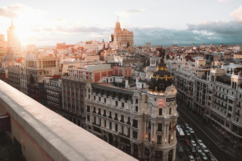 Setting up business in Spain puts your company in a market that’s growing stronger every year. This guide breaks down what it takes to expand into Spain, the real hurdles you should expect, and how GEOS supports every step of the setup process.