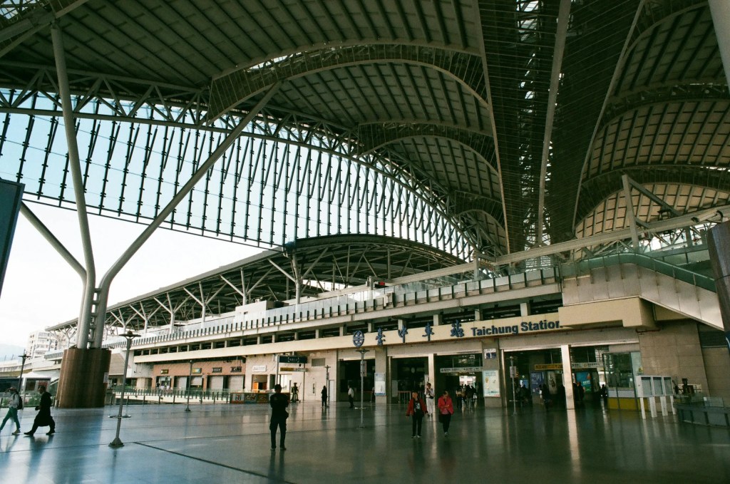 In 2025, business in Taiwan continues to sit close to global tech supply chains, especially across semiconductors, AI, and advanced manufacturing. That closeness makes Taiwan a key part of how many international companies manage innovation and supply stability.